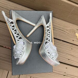 Pelle Moda Metallic Sandal